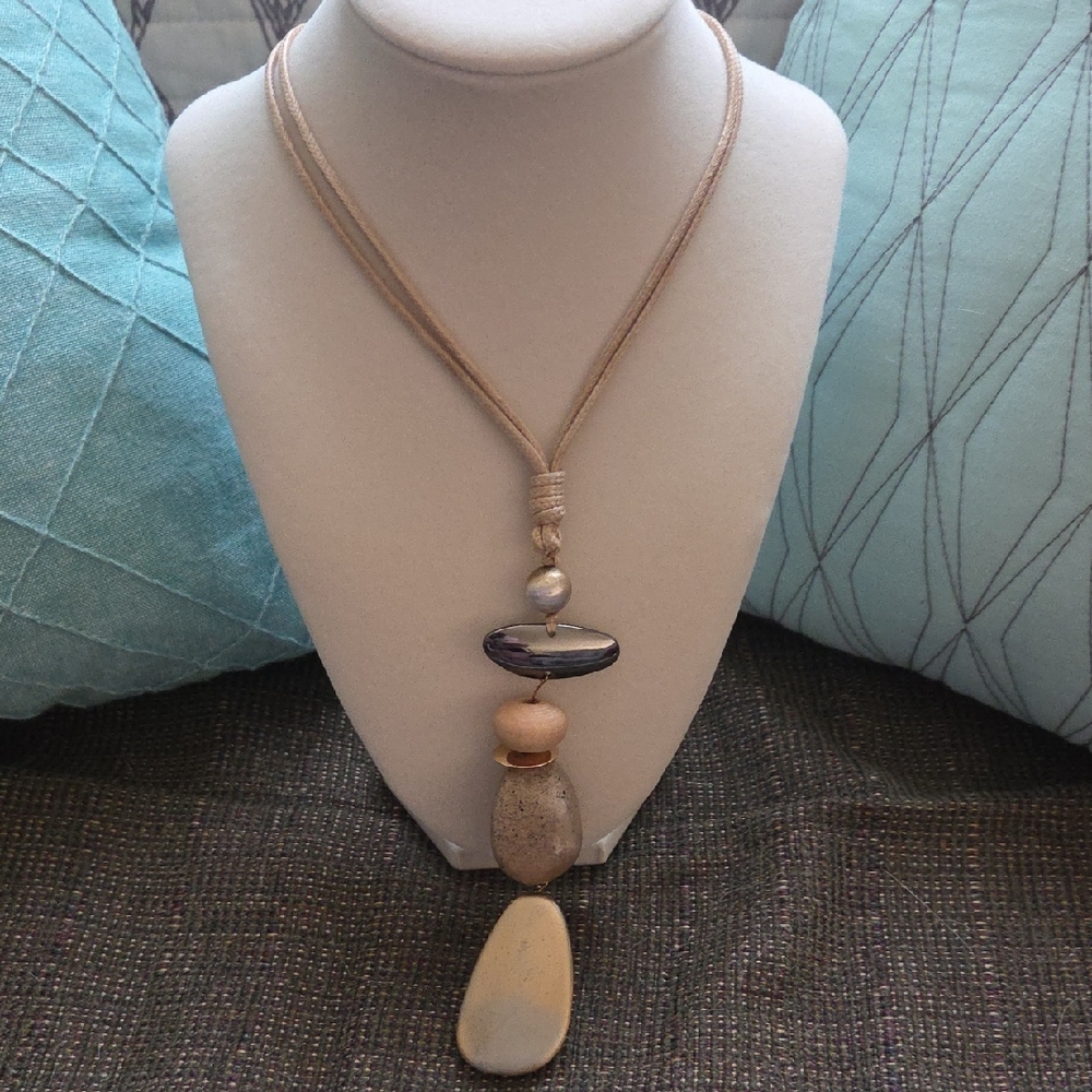 Elegant Tan and Brown Pendant Necklace